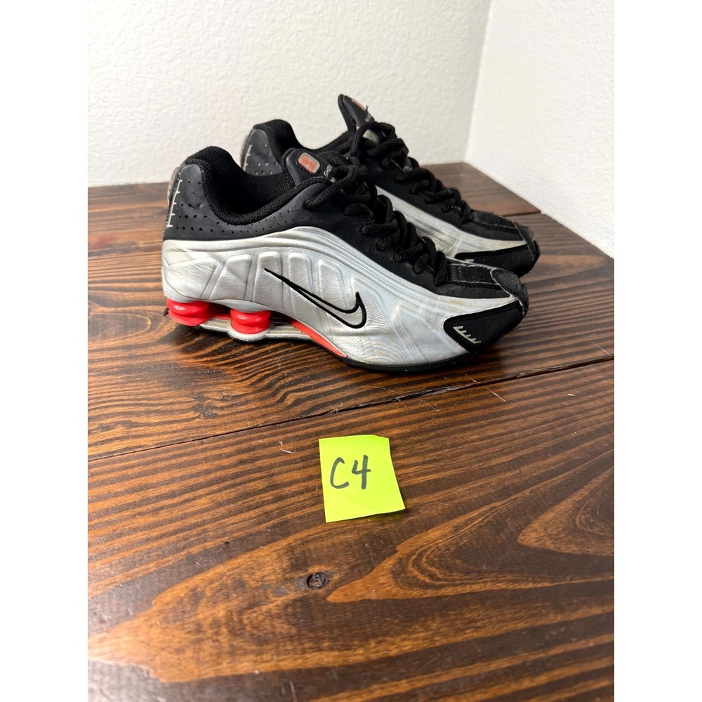 Nike Shox R4 Grade School CW2626-005 Sneakers Boys 4Y Black Silver Running Shoes